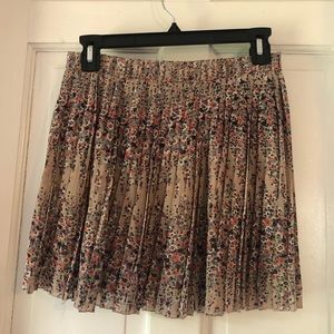 Pleated floral mini skirt